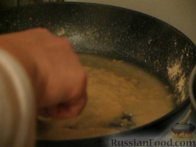  и тушим после закипания, снизив огонь, буквально 2-3 минутки. Накрываем крышкой, выключаем огонь, даем постоять 10-12 минут – и подаем гуляш из печени с любимым гарниром.