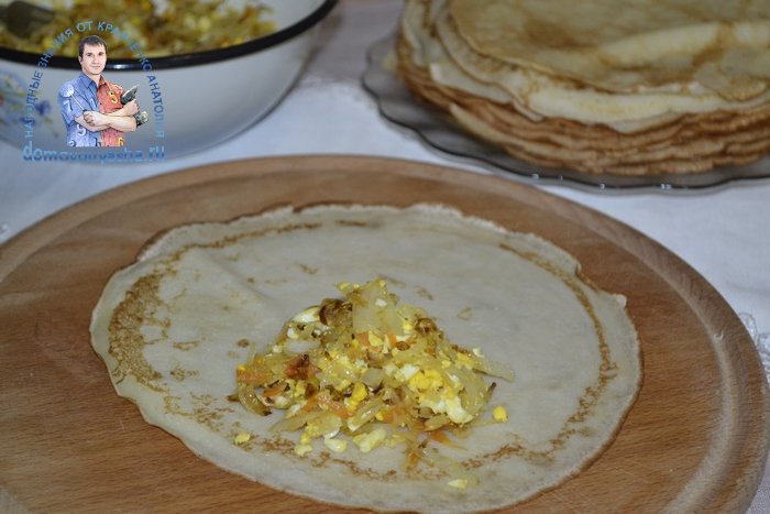 Блинчики фаршированные капустой и яйцом