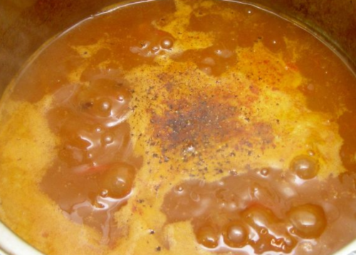 Говяжий суп с черной фасолью и перцем