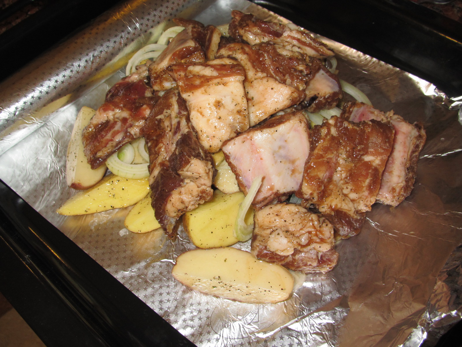Свиная грудинка запеченная в духовке с картошкой в фольге рецепт с фото с