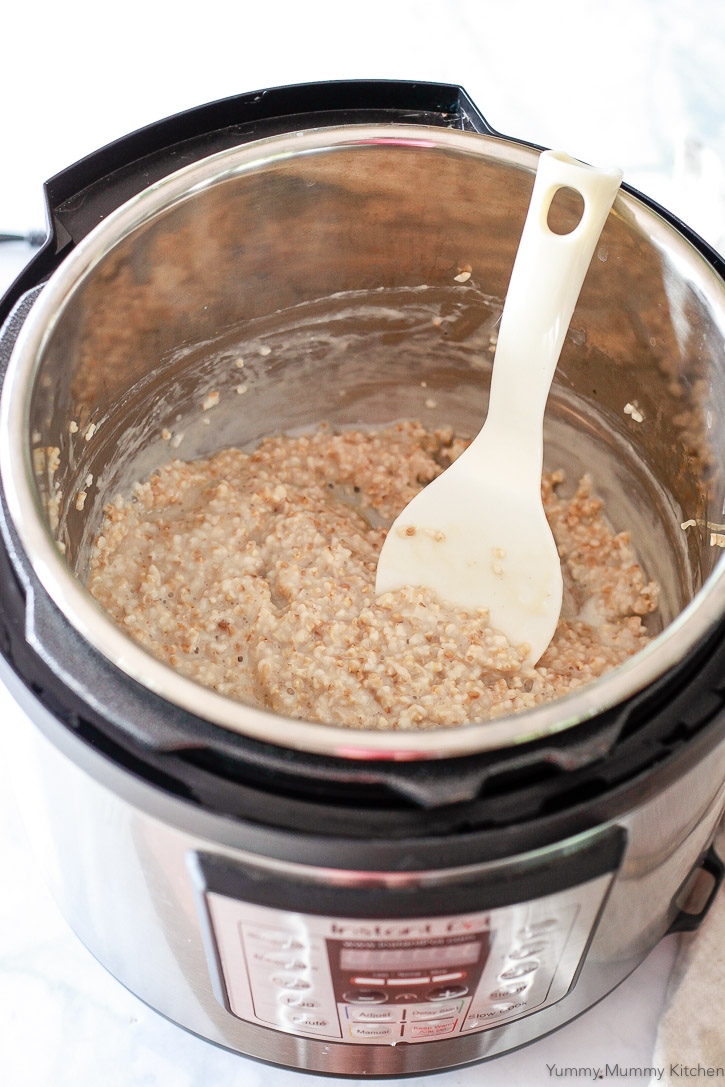 An easy recipe for steel cut oats made in the Instant Pot pressure cooker. 