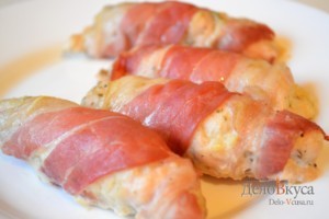 Куриные рулетики с сыром в беконе