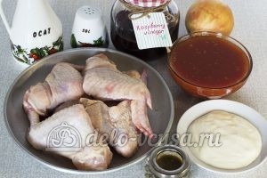 Крылышки в сметанно-томатном соусе: Ингредиенты
