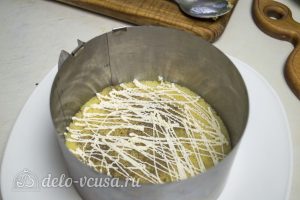 Салат Наполеон с грибами: Выкладываем картофельный слой