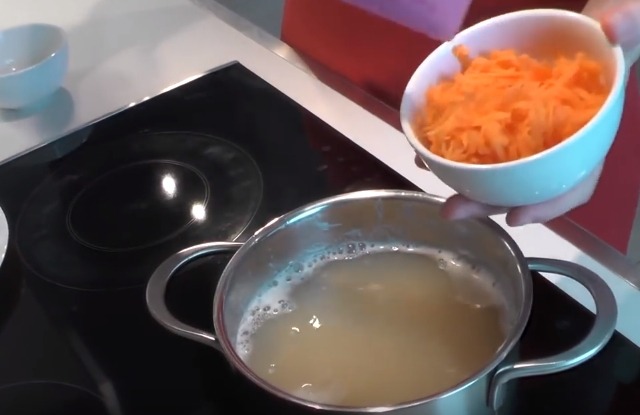 добавить тертую морковь
