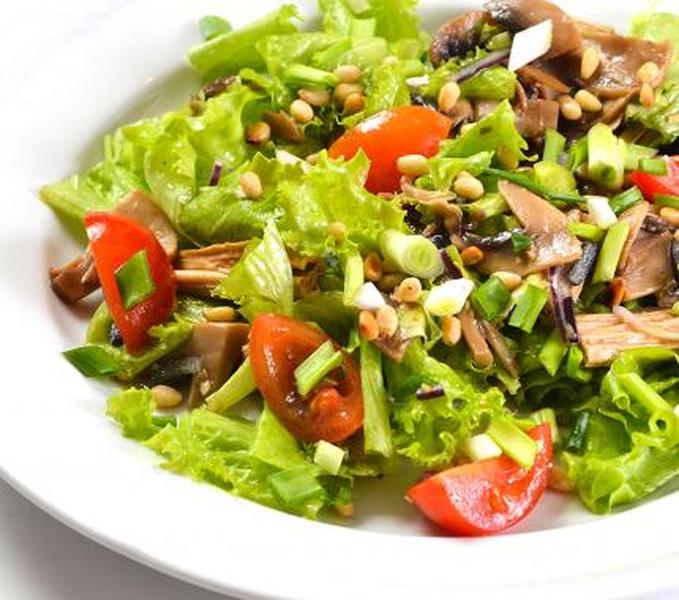 Вкусный салат с кедровыми орешками рецепт с фото