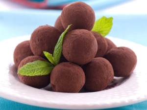 Как сделать конфеты своими руками: 5 вкусненьких рецептов для приготовления дома