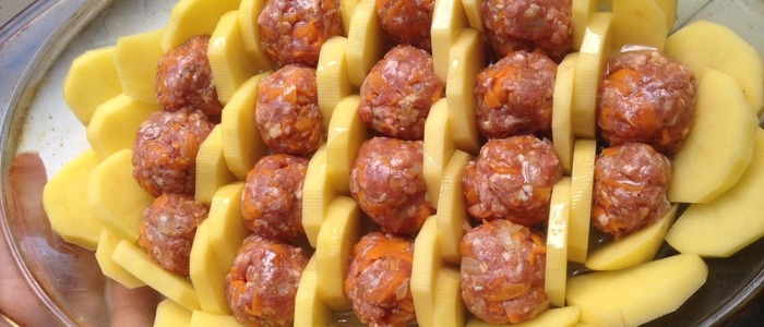 мясные шарики в духовке в соусе