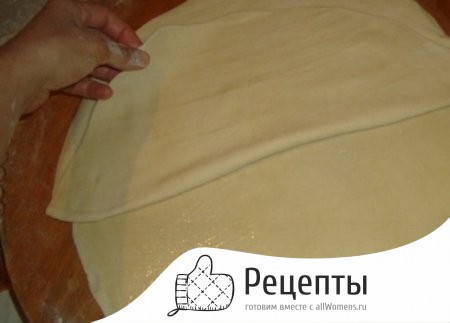 Раскатываем тесто и кладем один на другой 1500823840_badambura-8