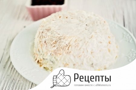 Выкладываем слои лука, морковки и яблок 1505128824_seledka-pod-shuboy-kak-v-sssr-11