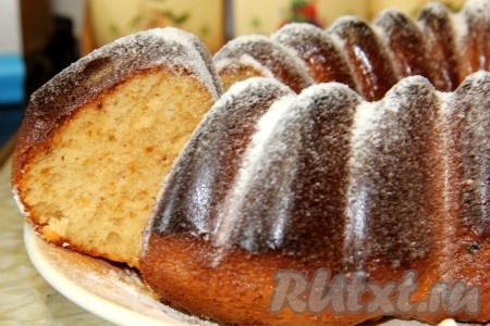 Вкусный, нежнейший кекс, замешанный на сгущенном молоке, украсит любое чаепитие. Приготовьте выпечку в духовке по этому рецепту и вы точно не разочаруетесь!