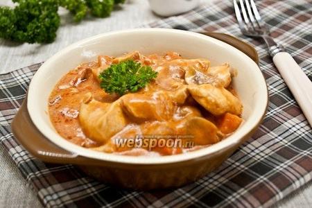Фото рецепта «Гуляш» с куриным филе и шампиньонами