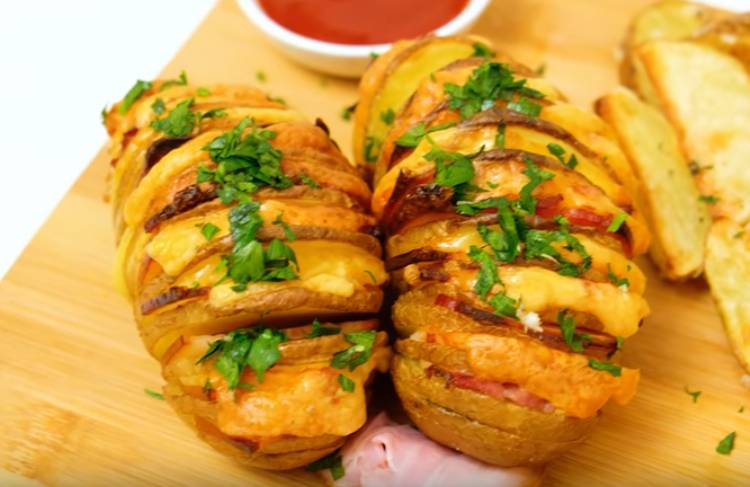 Картошка в духовке под фольгой