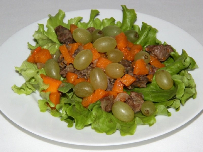 Салат с виноградом «Теплая осень»