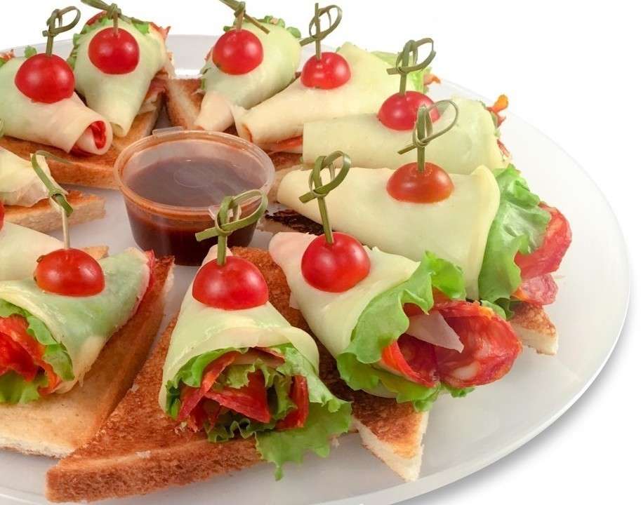 Оформление бутербродов с колбасой на праздничный стол фото