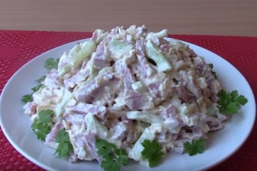 Салат с ветчиной и огурцами