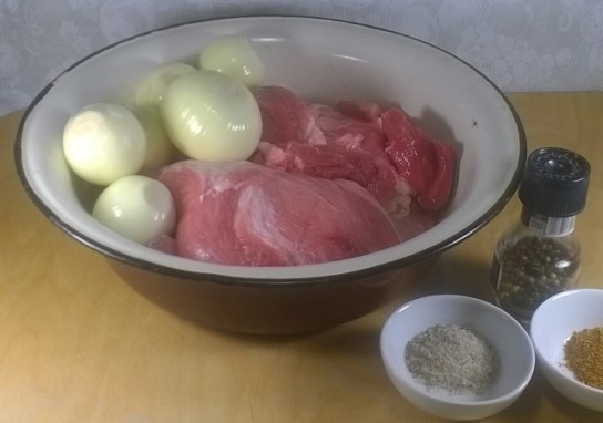Купаты: оригинальный рецепт с яблоками и репчатым луком