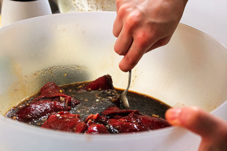 Marinating meat for homemade jerky