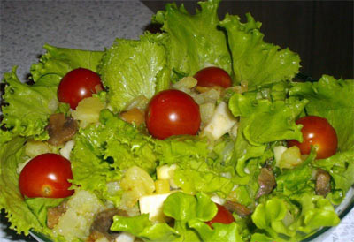 Салат с консервированными грибами и куриным филе