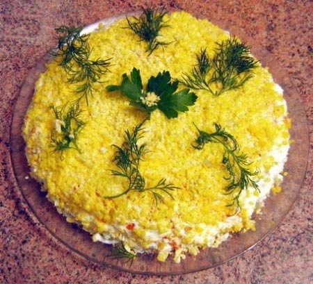 Салат «Сырный букет» с рисом и рыбой