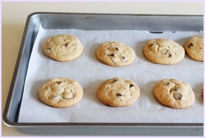 Eggless Chocolate Chip Cookies (BEST Eggless Cookies) baked chocolate chip cookies in a baking tray