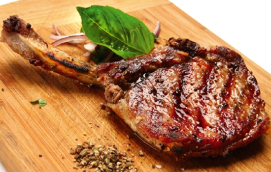 Свинина на косточке – рецепты самого вкусного мяса. Как приготовить свинину на кости в духовке, в мультиварке и на плите